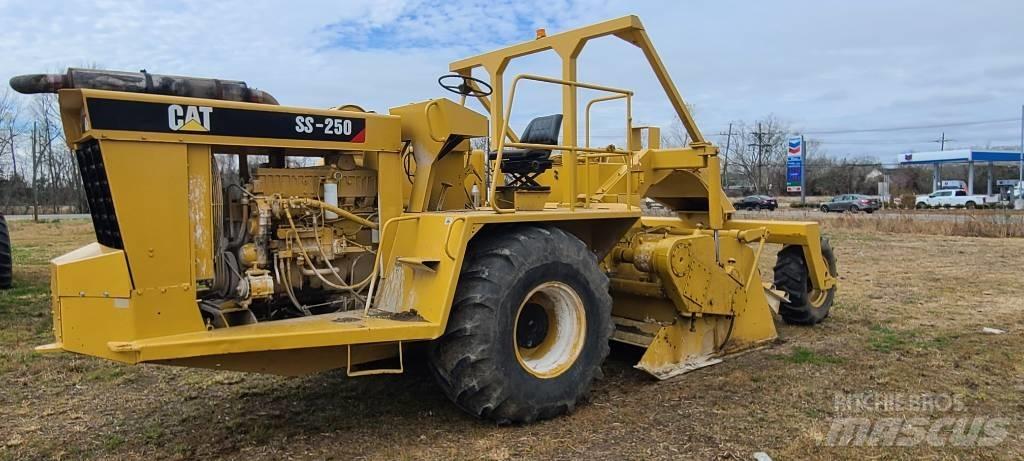 CAT SS 250 B Kompaktorji tal
