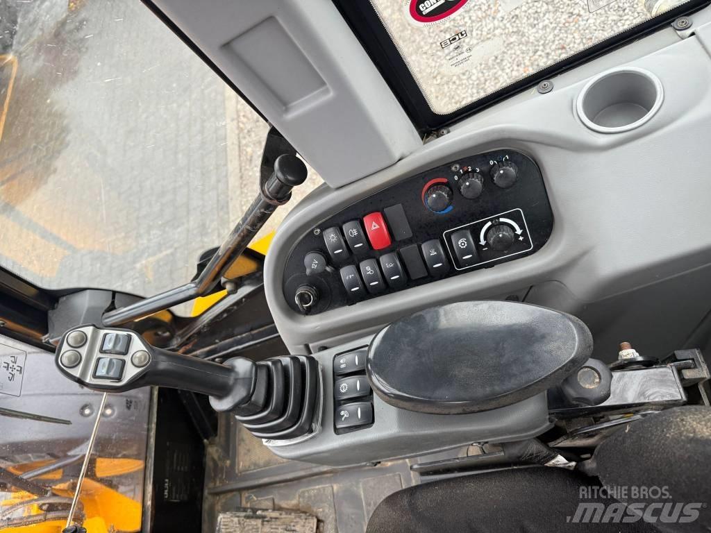 JCB TM 320 Kmetijski teleskopski nakladalci