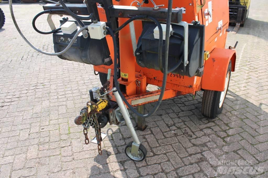 JLG 6308 AN Svetlobni stolpi