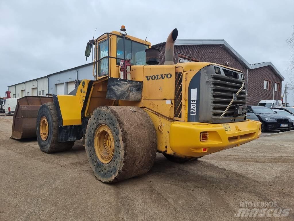 Volvo L 220 E Kolesni nakladalci