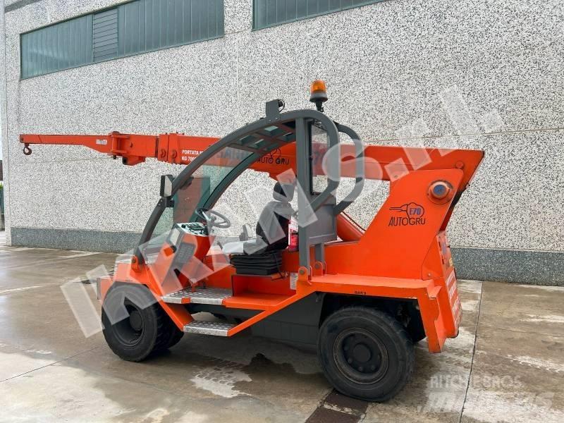  Sard E70 Druga dvigala/žerjavi