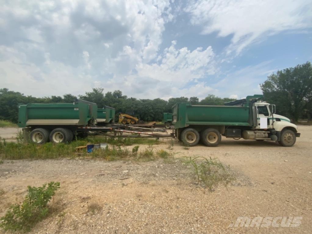 Mack Granite CV 713 Kiper tovornjaki