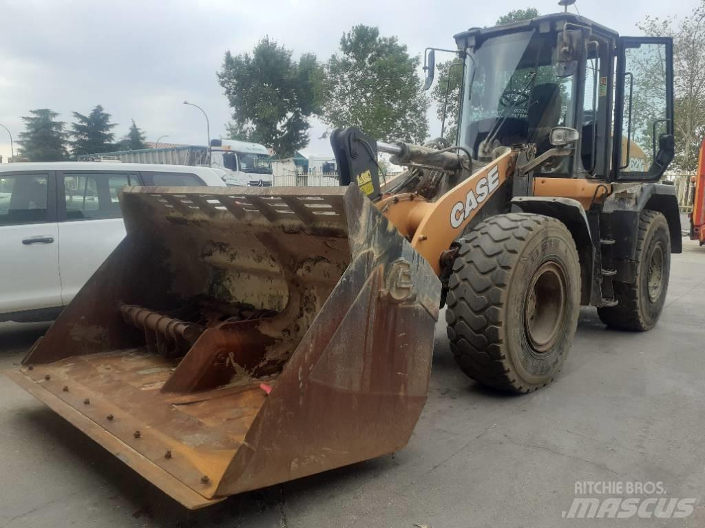 CASE 621 g Kolesni nakladalci