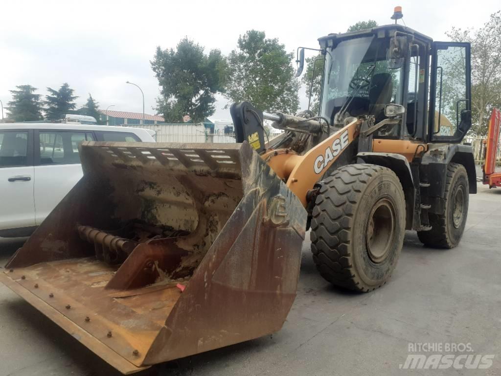 CASE 621 g Kolesni nakladalci