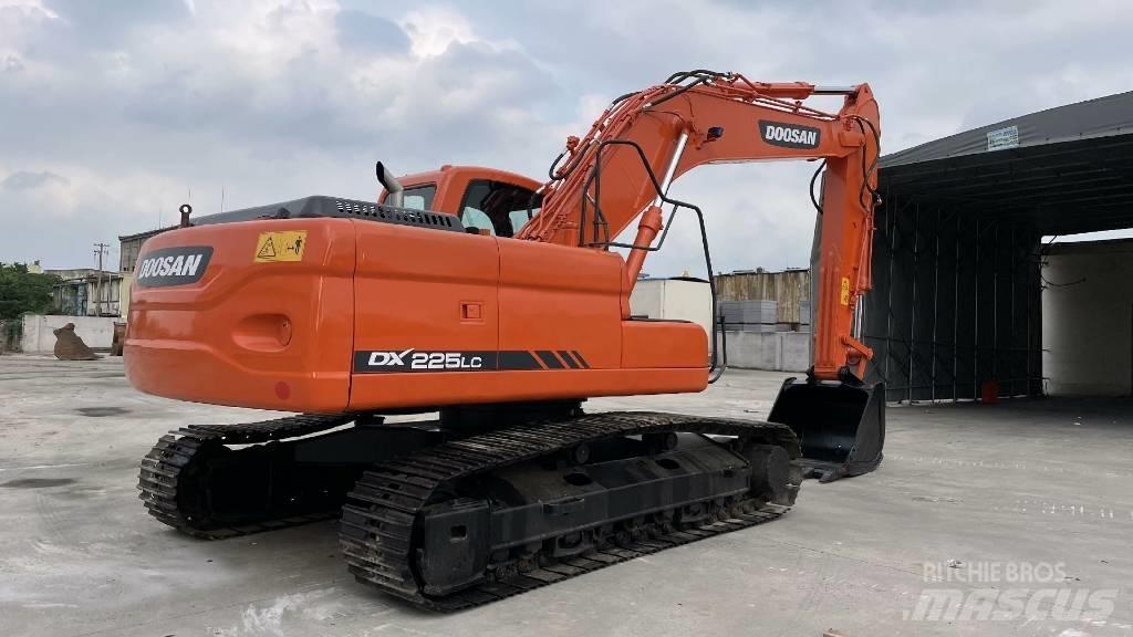 Doosan DX 225 Bagri goseničarji