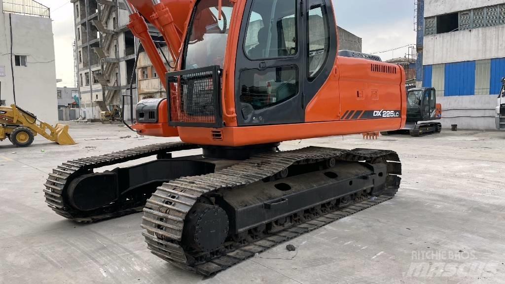 Doosan DX 225 Bagri goseničarji