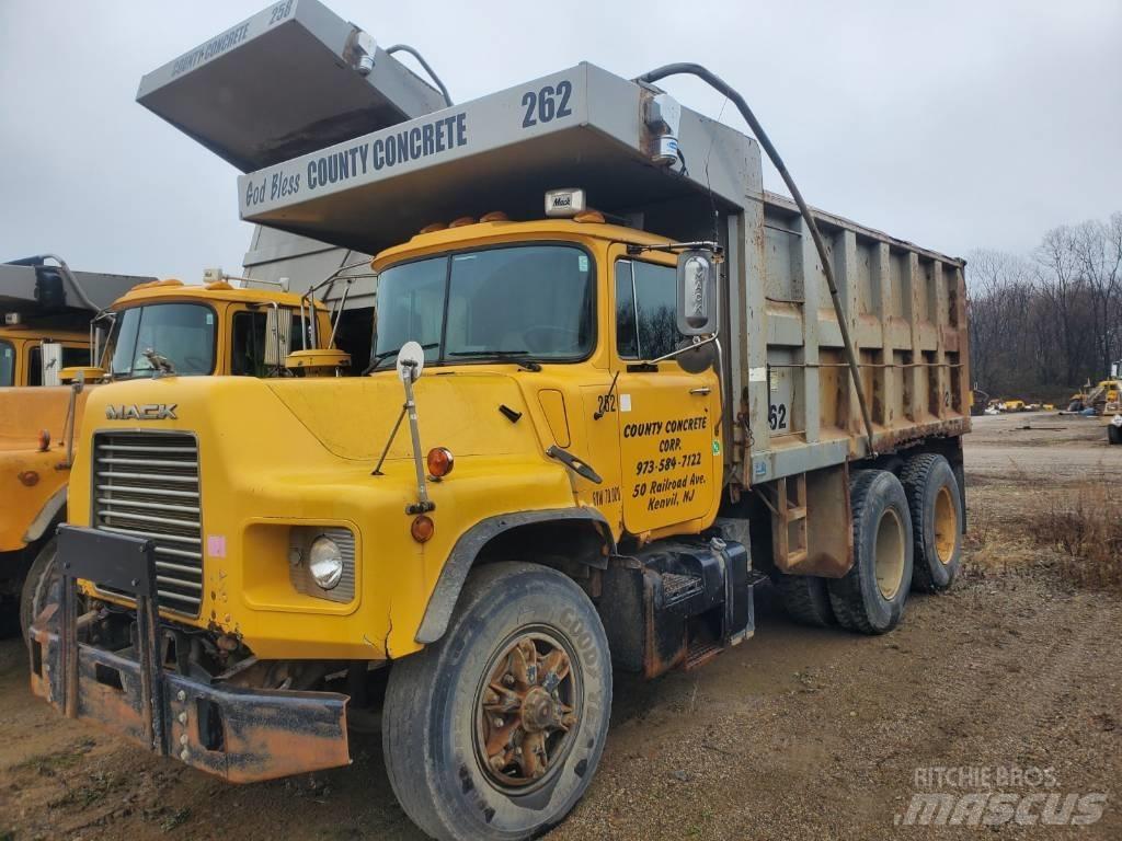 Mack DM690SX Kiper tovornjaki
