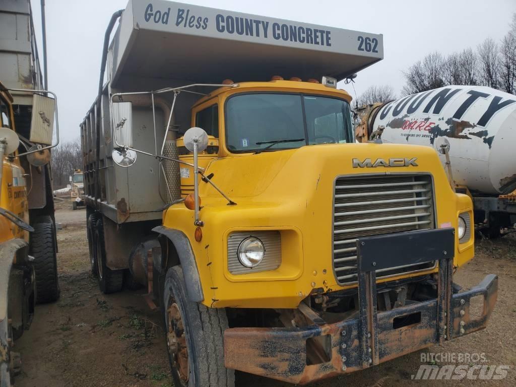 Mack DM690SX Kiper tovornjaki