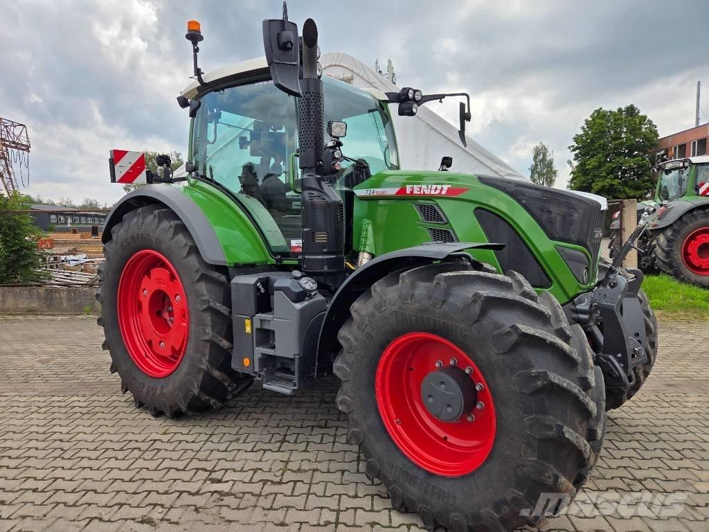 Fendt 724 Vario Traktorji