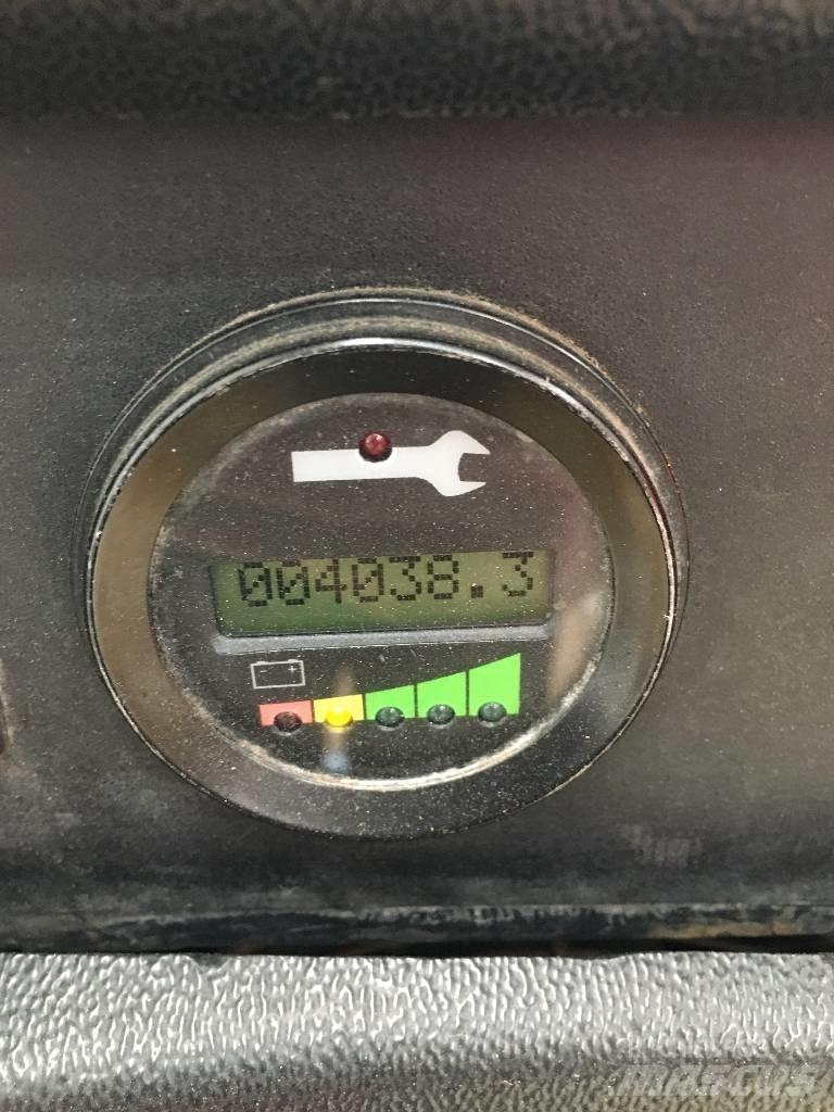 Hyster R30XMF2 Visokodvižni komisionirni viličar