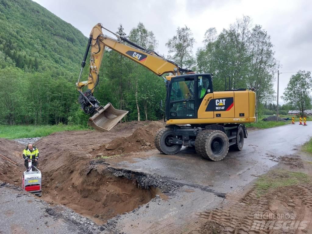 CAT M 314 F Bagri na kolesih