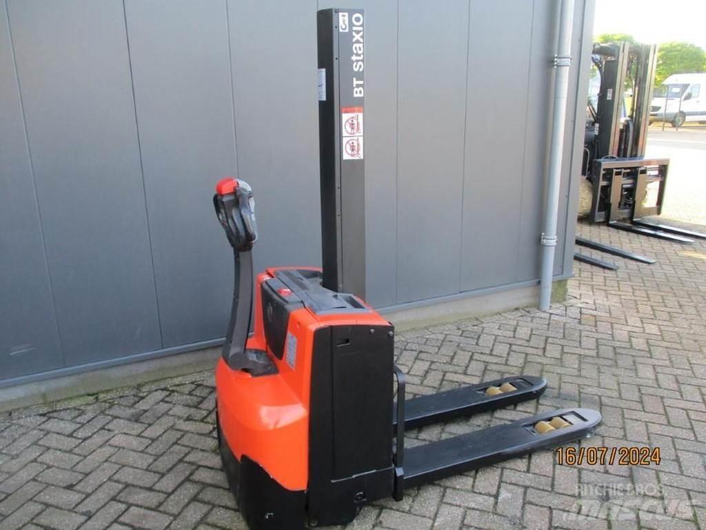 BT SWE 080L Ročni električni viličar