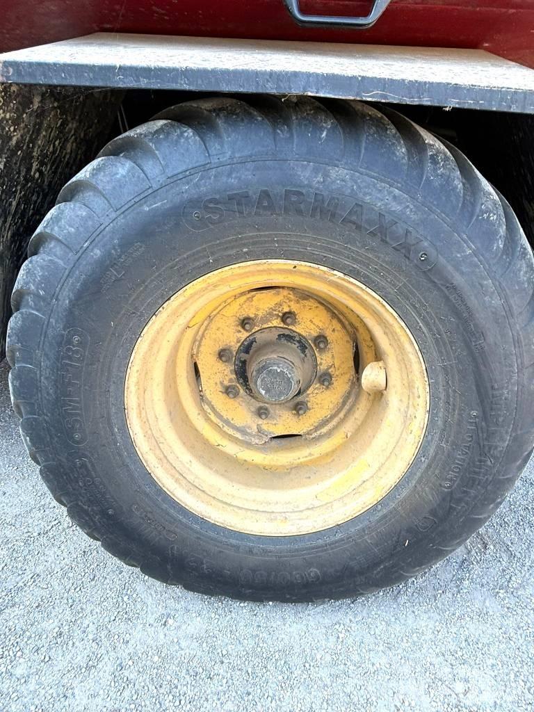 New Holland D 1210 Balirke (kvadratne bale)