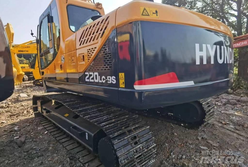 Hyundai R220LC-9S Bagri na kolesih