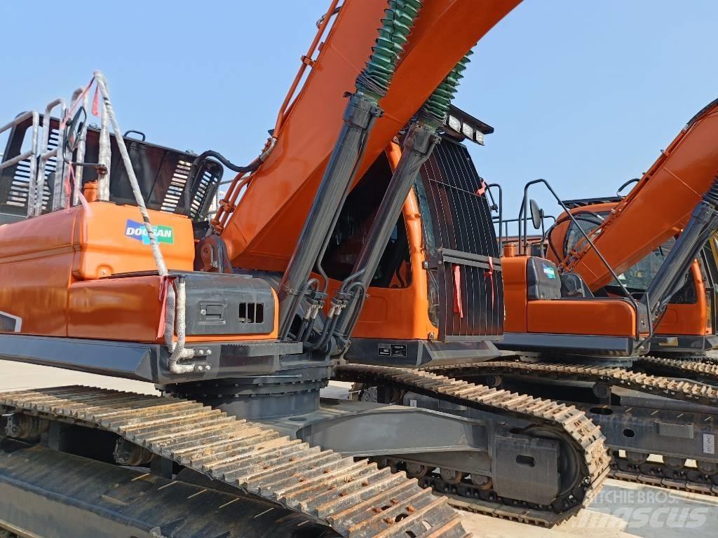 Doosan DX300-9 Bagri goseničarji