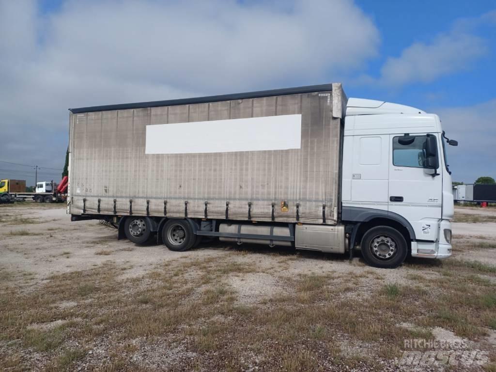 DAF XF 440 Tovornjaki s ponjavo
