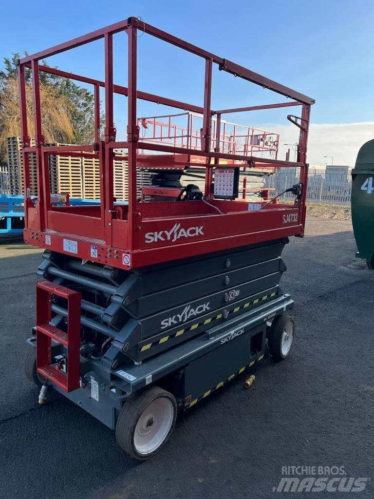SkyJack SJ 4732 Škarjaste dvižne ploščadi