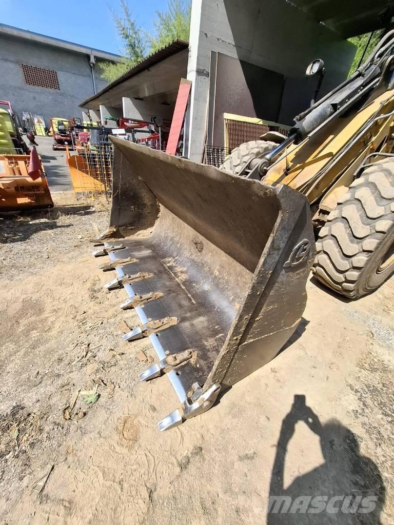 CAT 930 G Kolesni nakladalci
