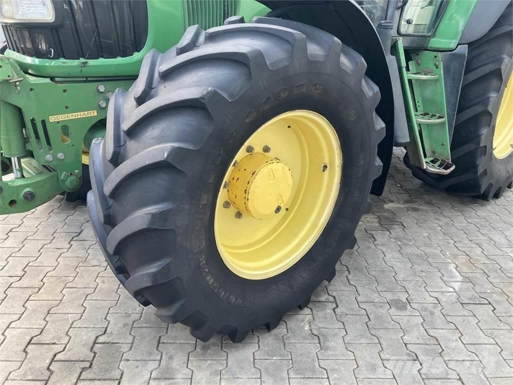 John Deere 6820 Traktorji