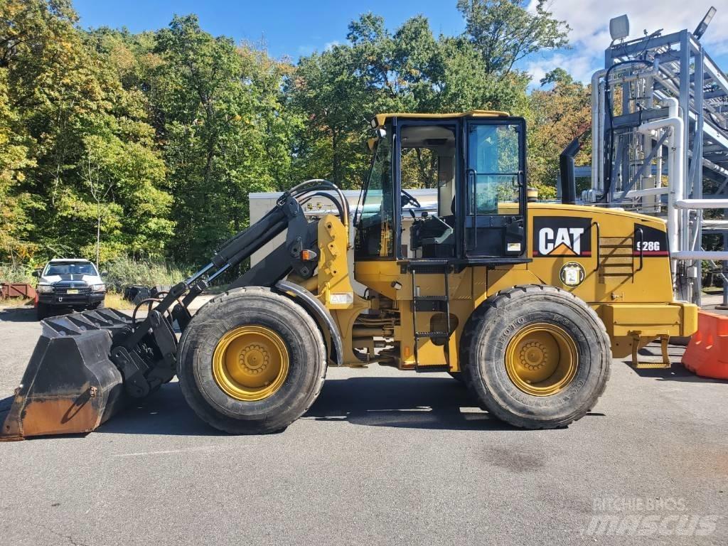 CAT ICRT28G Kolesni nakladalci