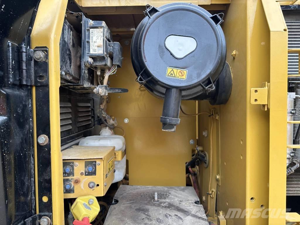 CAT 320D2 Bagri goseničarji