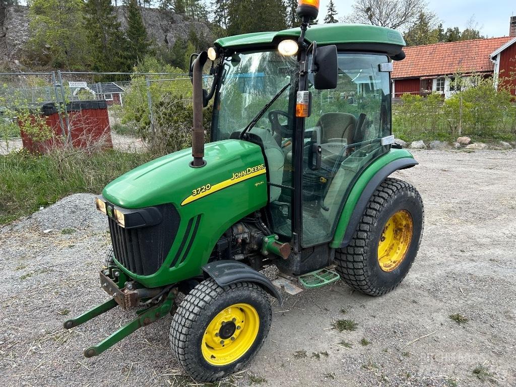 John Deere 3720 Traktorji