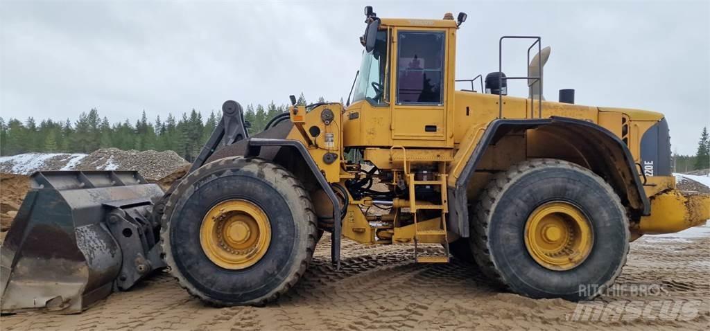 Volvo L220E Kolesni nakladalci