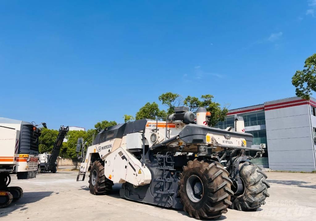 Wirtgen WR 240 Stroji za recikliranje asfalta