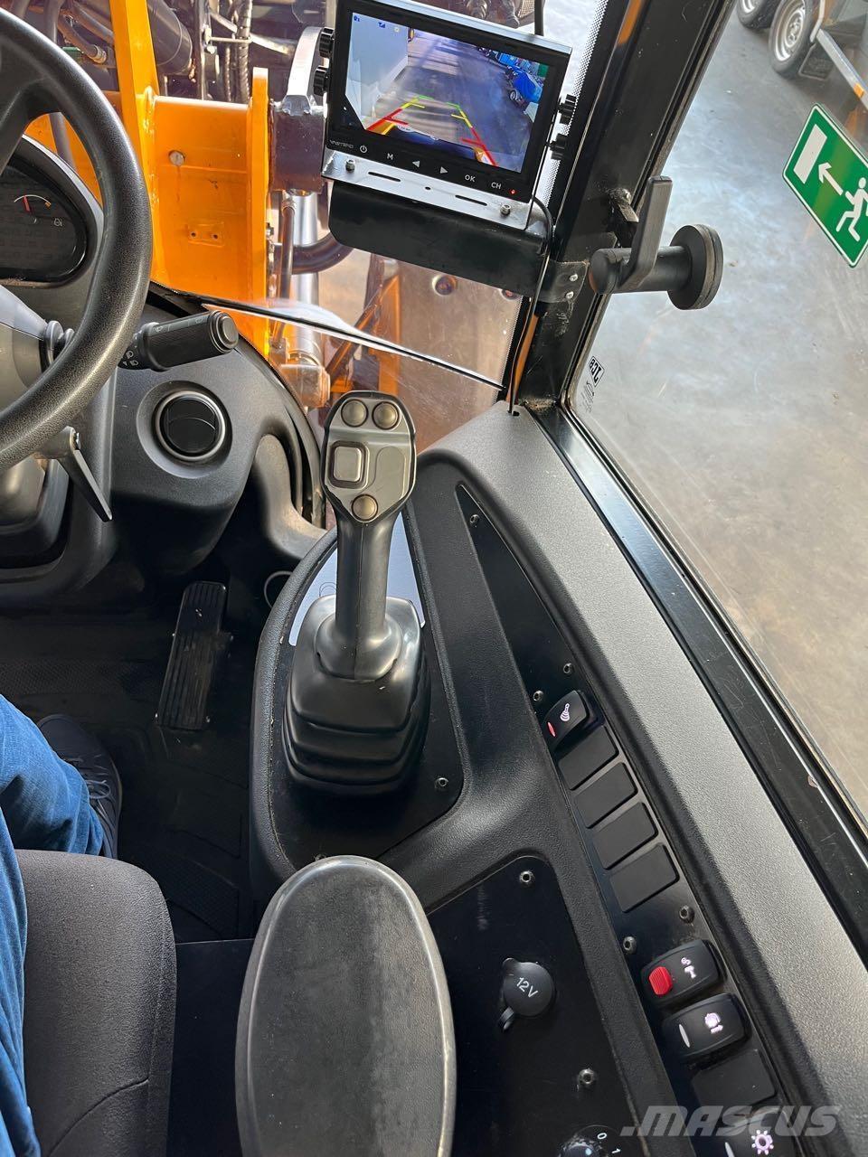 JCB 409 Agri Kolesni nakladalci