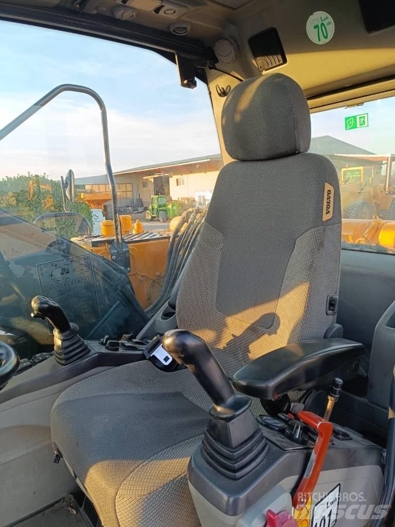 Volvo EW 140 C Bagri na kolesih