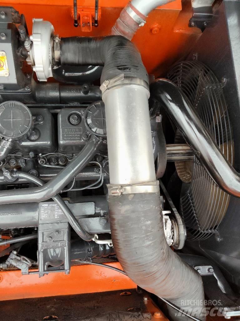 Doosan DX300 Bagri goseničarji