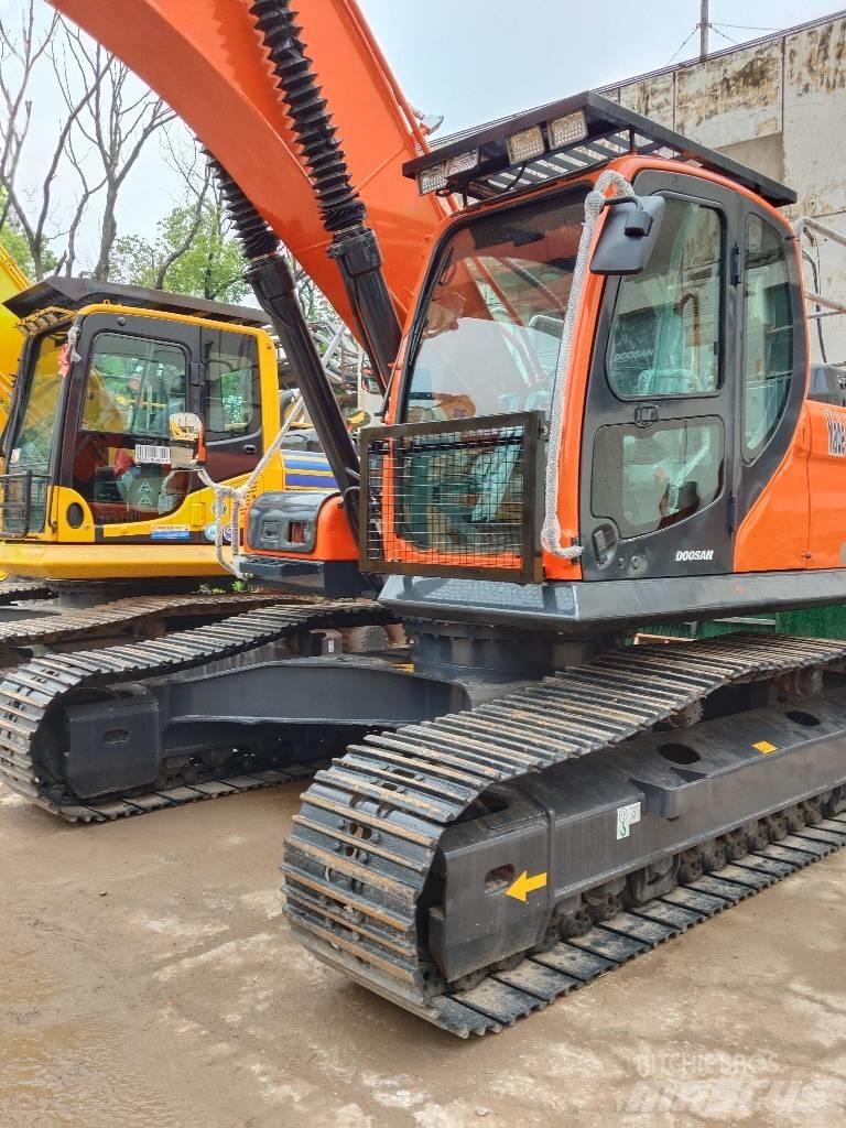 Doosan DX300 Bagri goseničarji