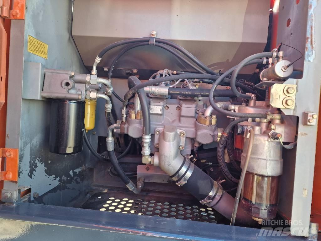 Hitachi ZX 210-3 Bagri goseničarji