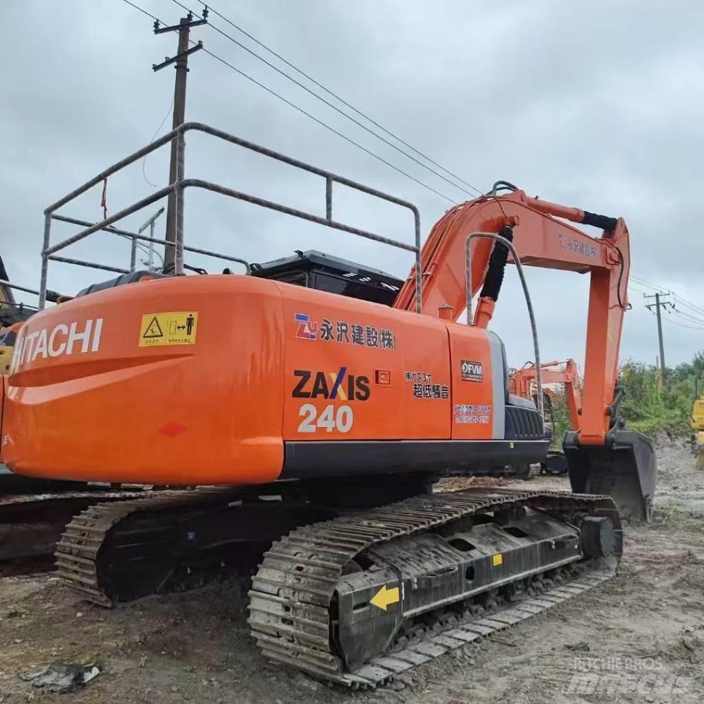 Hitachi 240-3 Bagri goseničarji