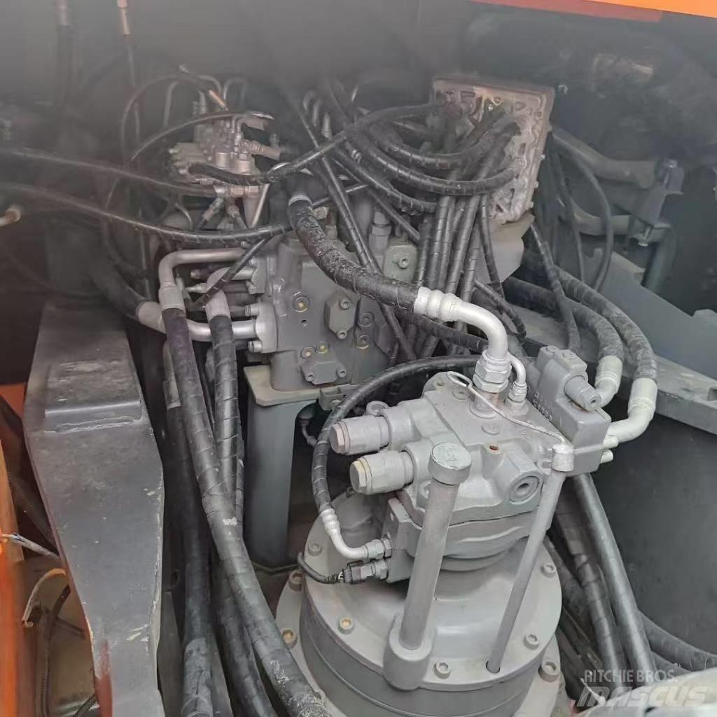 Hitachi 240-3 Bagri goseničarji