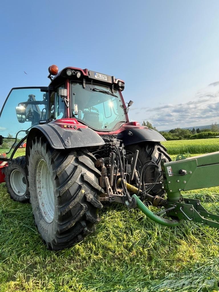 Valtra N155 Versu Traktorji