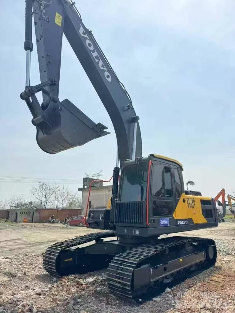 Volvo EC 240 Bagri goseničarji