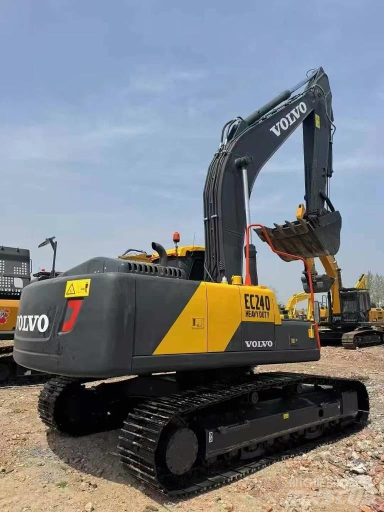 Volvo EC 240 Bagri goseničarji