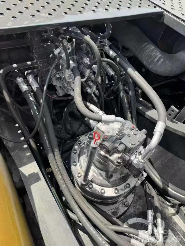 Volvo EC 240 Bagri goseničarji