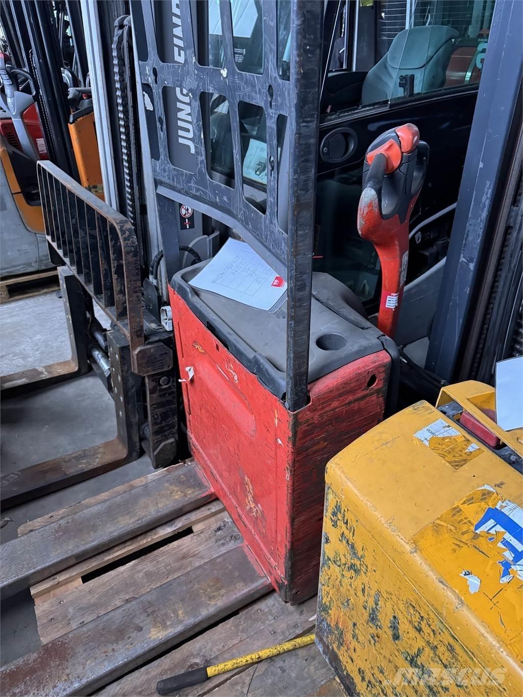 Linde T16 Ročni električni viličar