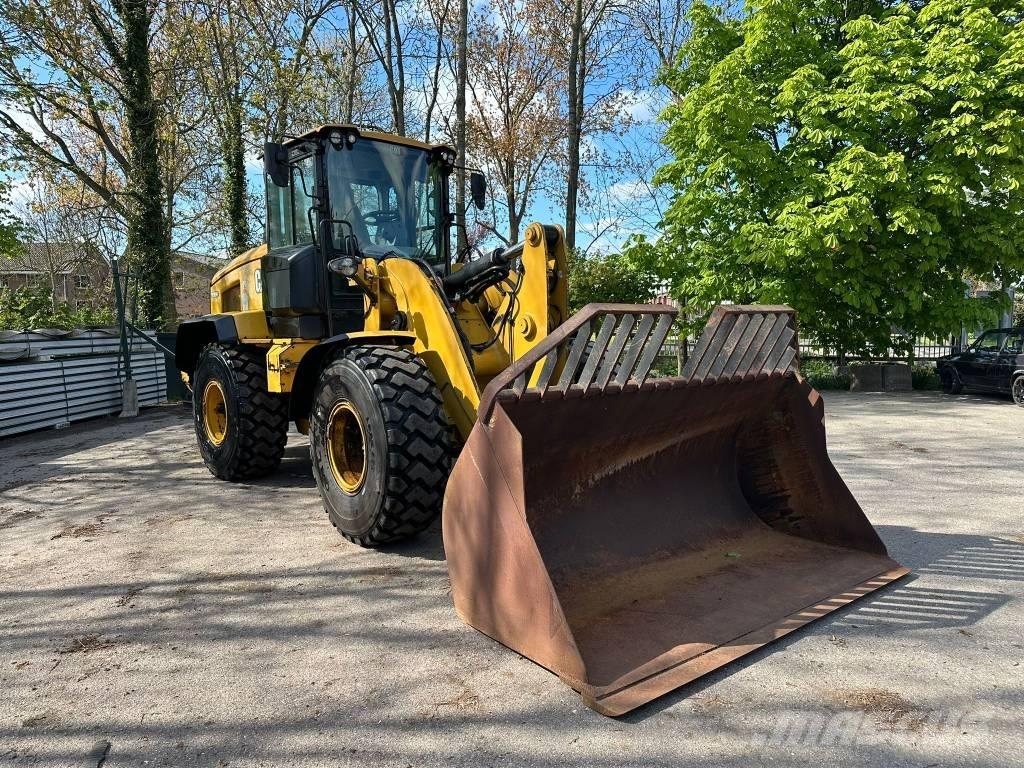 CAT 930 M Kolesni nakladalci