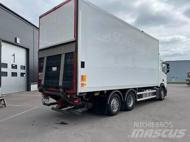 Scania R450B6X2*4NB Tovornjaki zabojniki