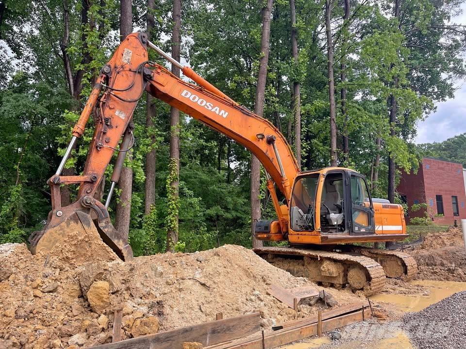 Doosan DX 255 LC Bagri goseničarji