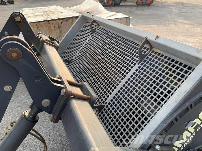 Bomag BS 180 Trosilci peska in soli