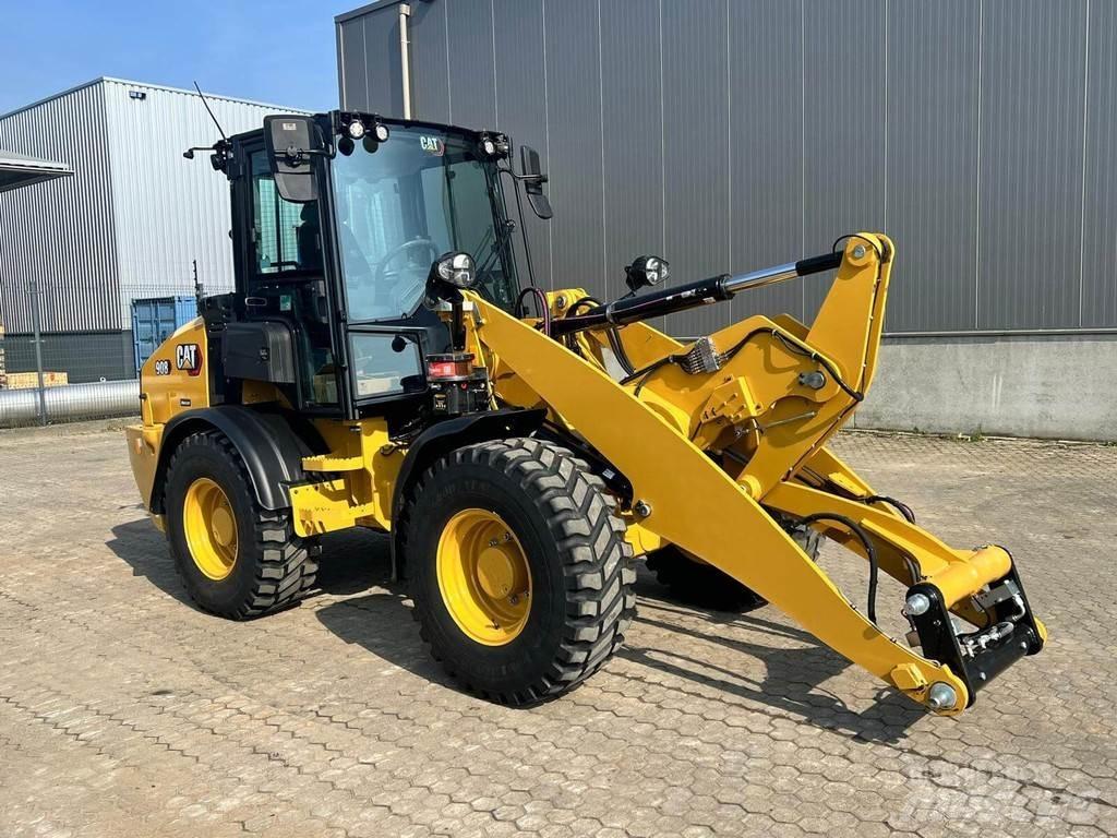 CAT 908 Kolesni nakladalci