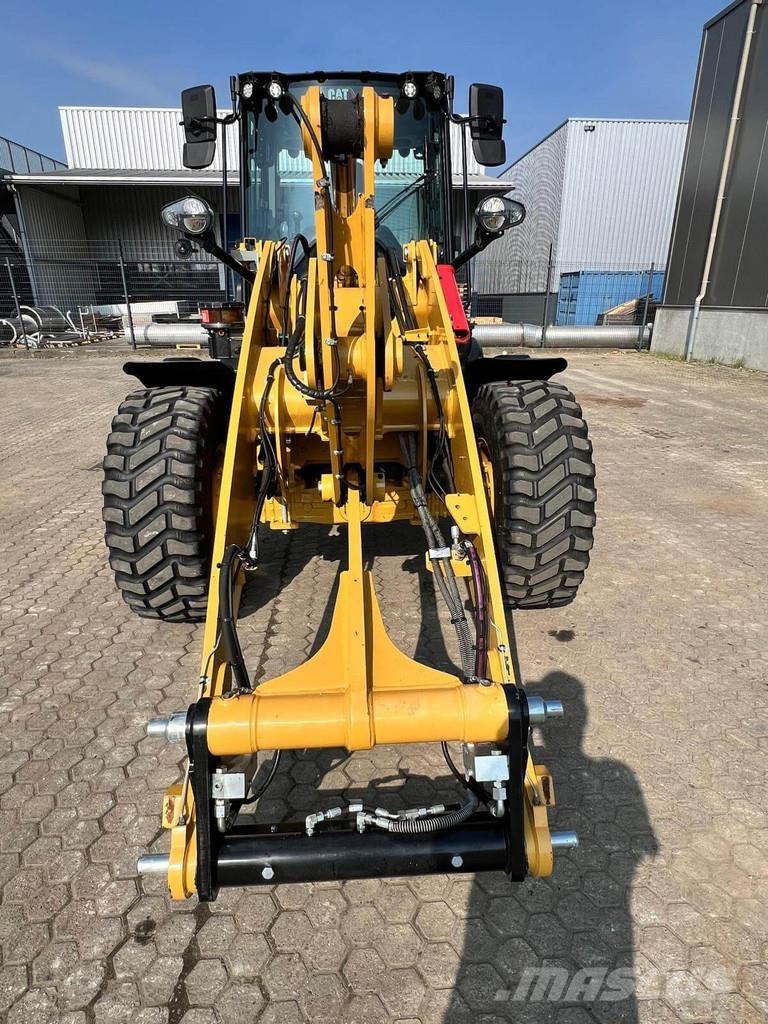 CAT 908 Kolesni nakladalci