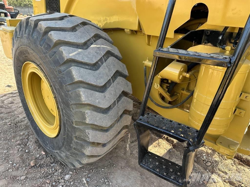 CAT 966 G Kolesni nakladalci
