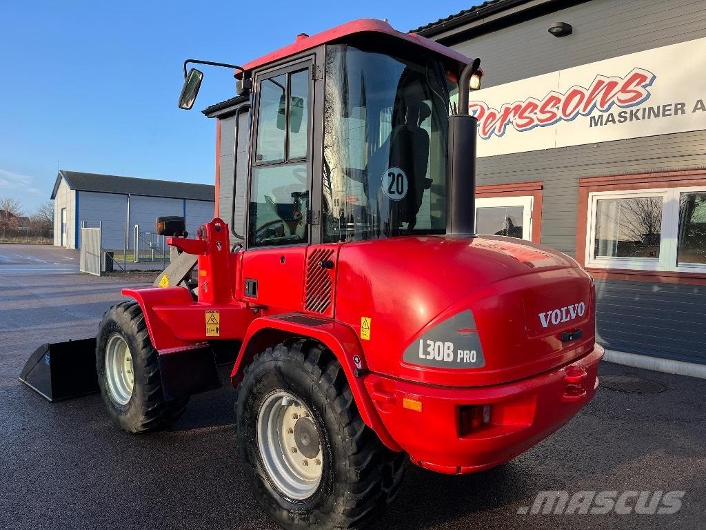 Volvo L30 Pro-10 Kolesni nakladalci