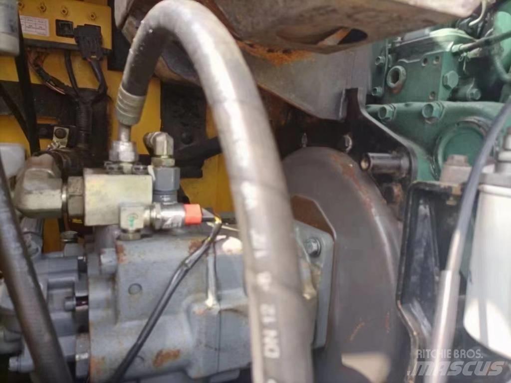 Volvo EC 80D PRO Bagri goseničarji