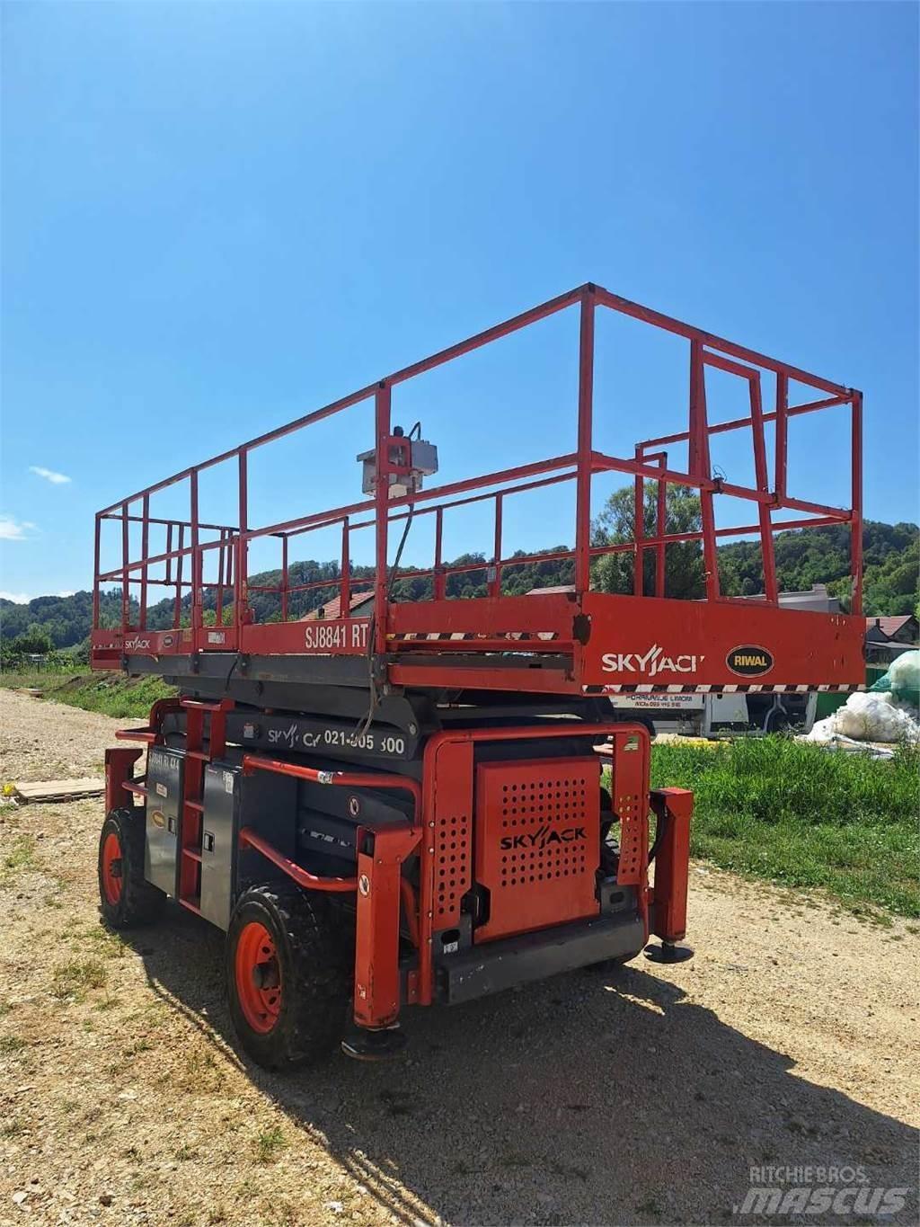 SkyJack 8841RT Škarjaste dvižne ploščadi